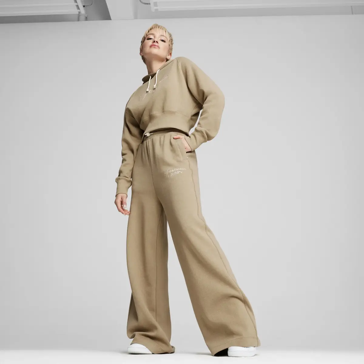 Puma CLASSICS+ Relaxed Sweatpants Bej Kadın Eşofman Altı