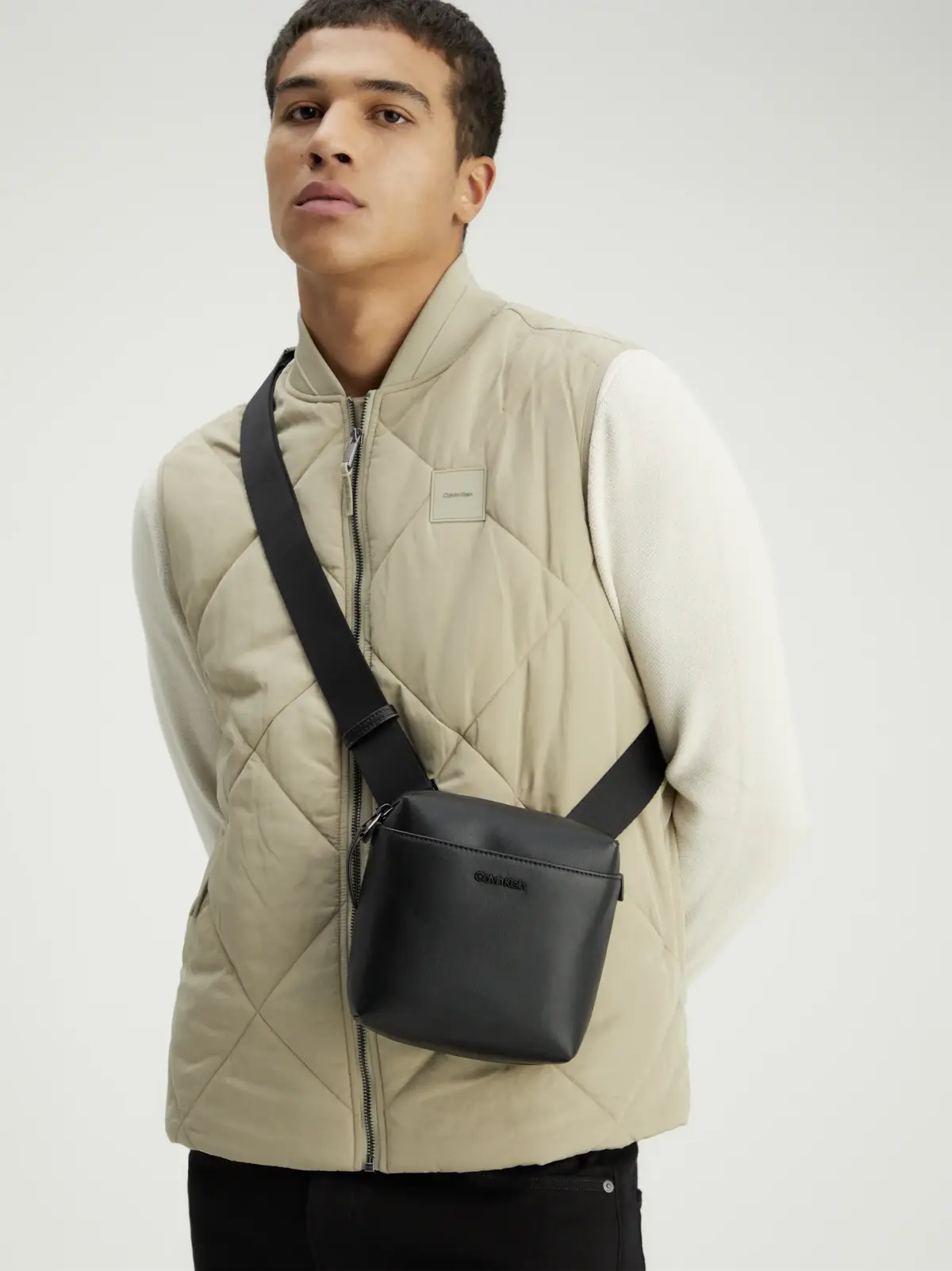 Calvin Klein CLEAN ESSENTIAL CUBE Erkek Siyah Omuz Çanta