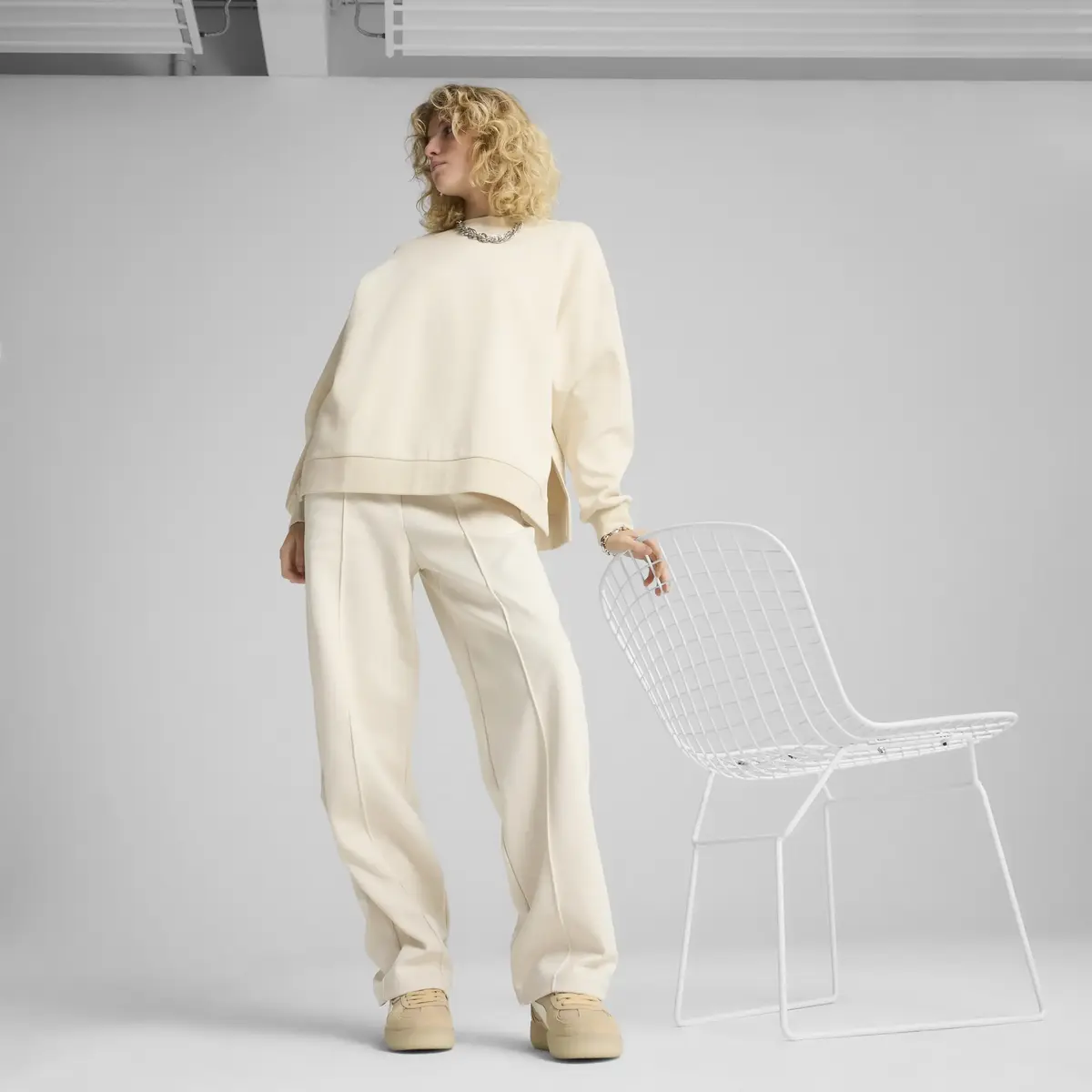 PUMA WARDROBE ESS Oversized Crew Bej Kadın Sweatshirt