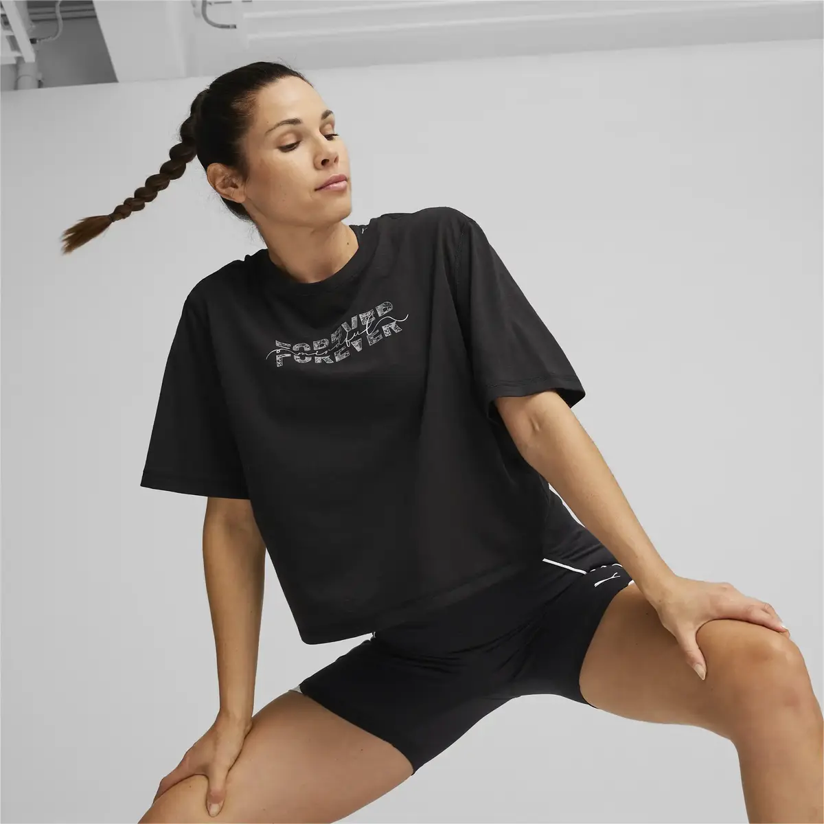 Puma WOMEN’S GRAPHIC CROPPED STUDIO TEE Siyah Kadın T-Shirt