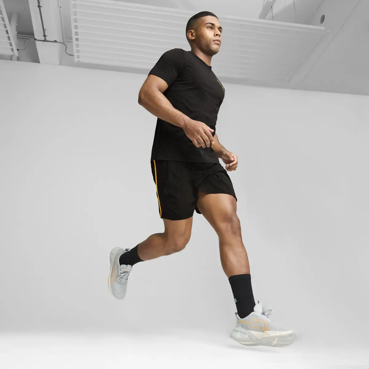 Puma Men s Puma Run Club Tee Siyah Erkek T-Shirt