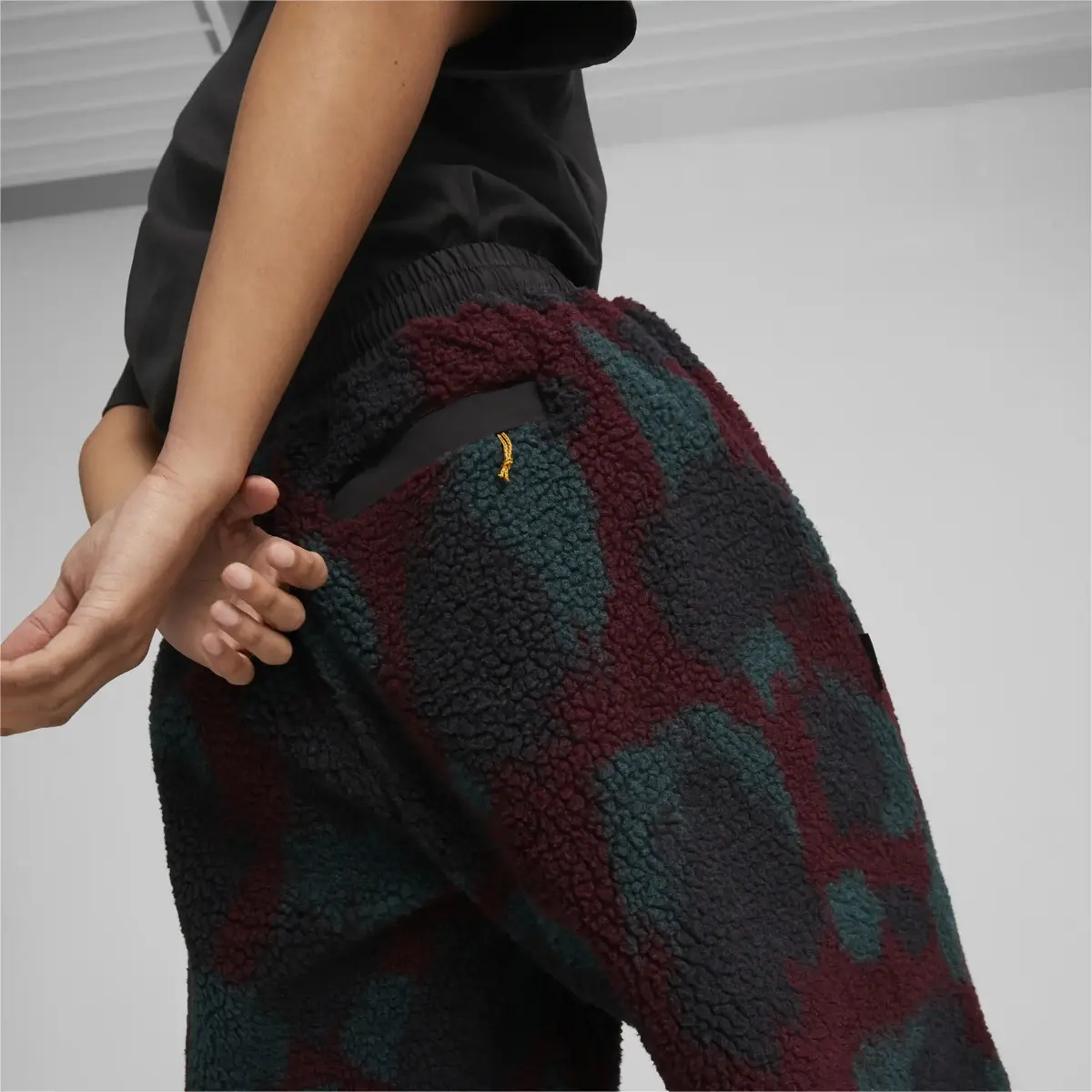 Puma DOWNTOWN AOP Sherpa Pants Siyah Kadın Pantolon