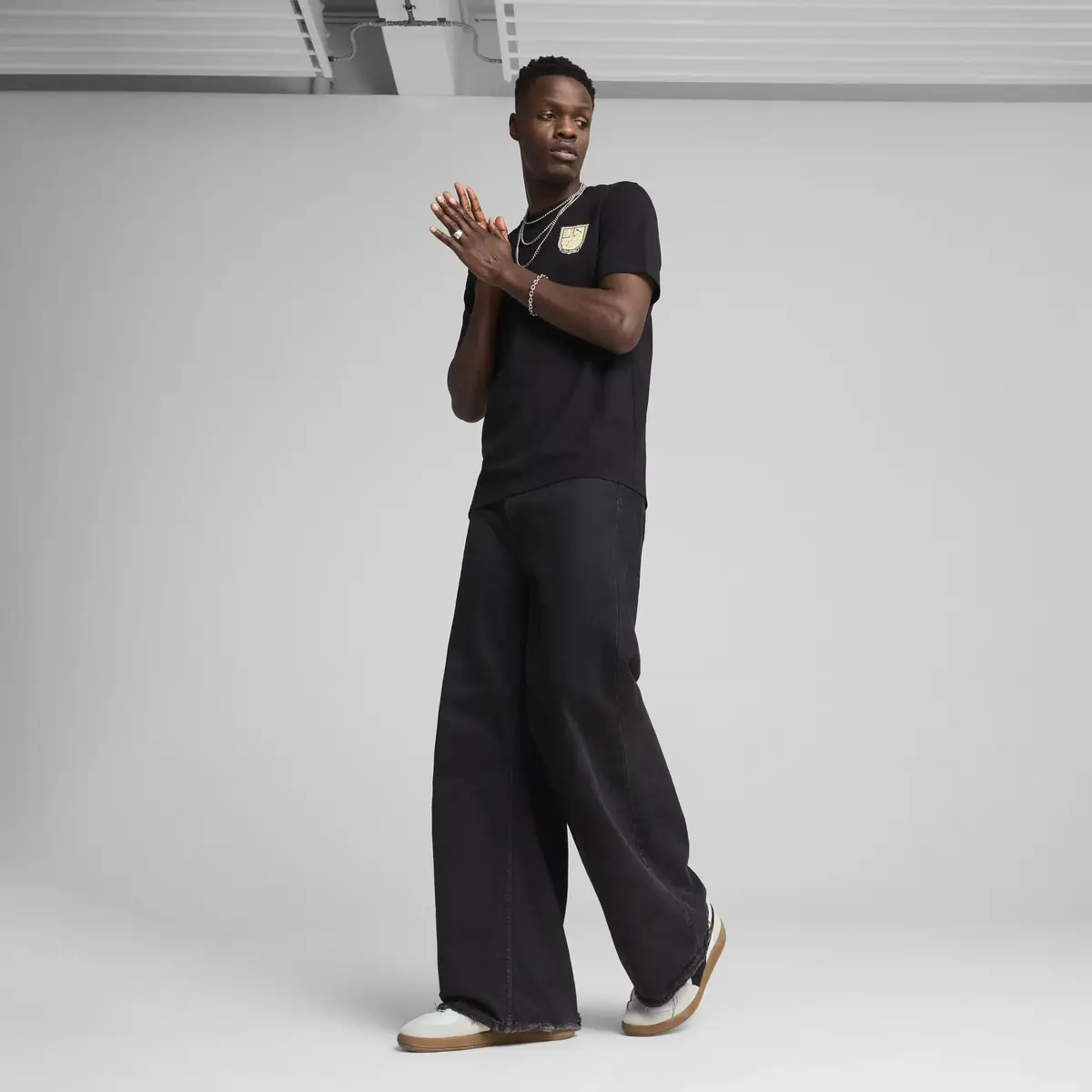 PUMA WARDROBE ESS Graphic Tee Siyah Erkek T-Shirt