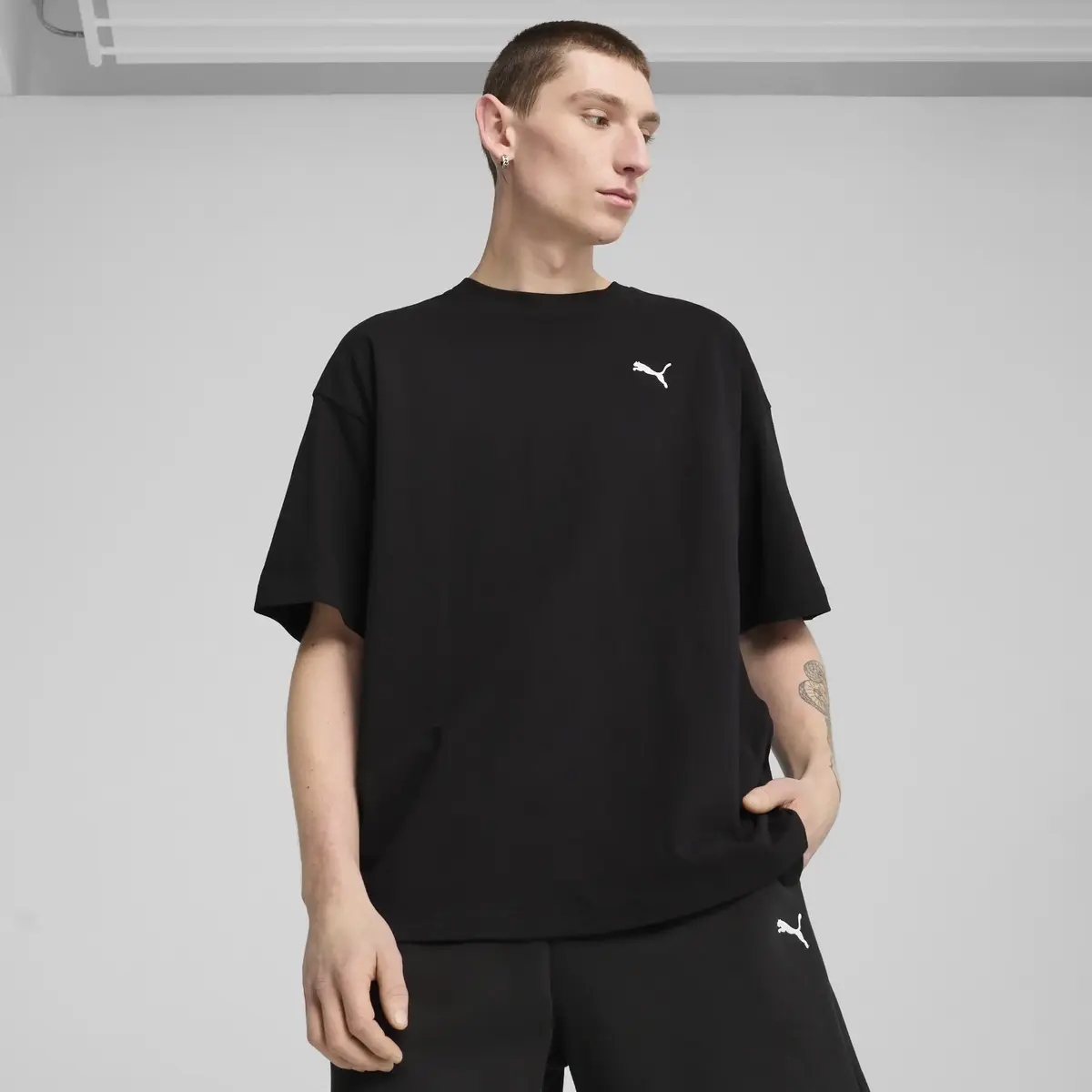 PUMA WARDROBE ESS Oversized Tee PUMA Black Siyah Erkek T-Shirt