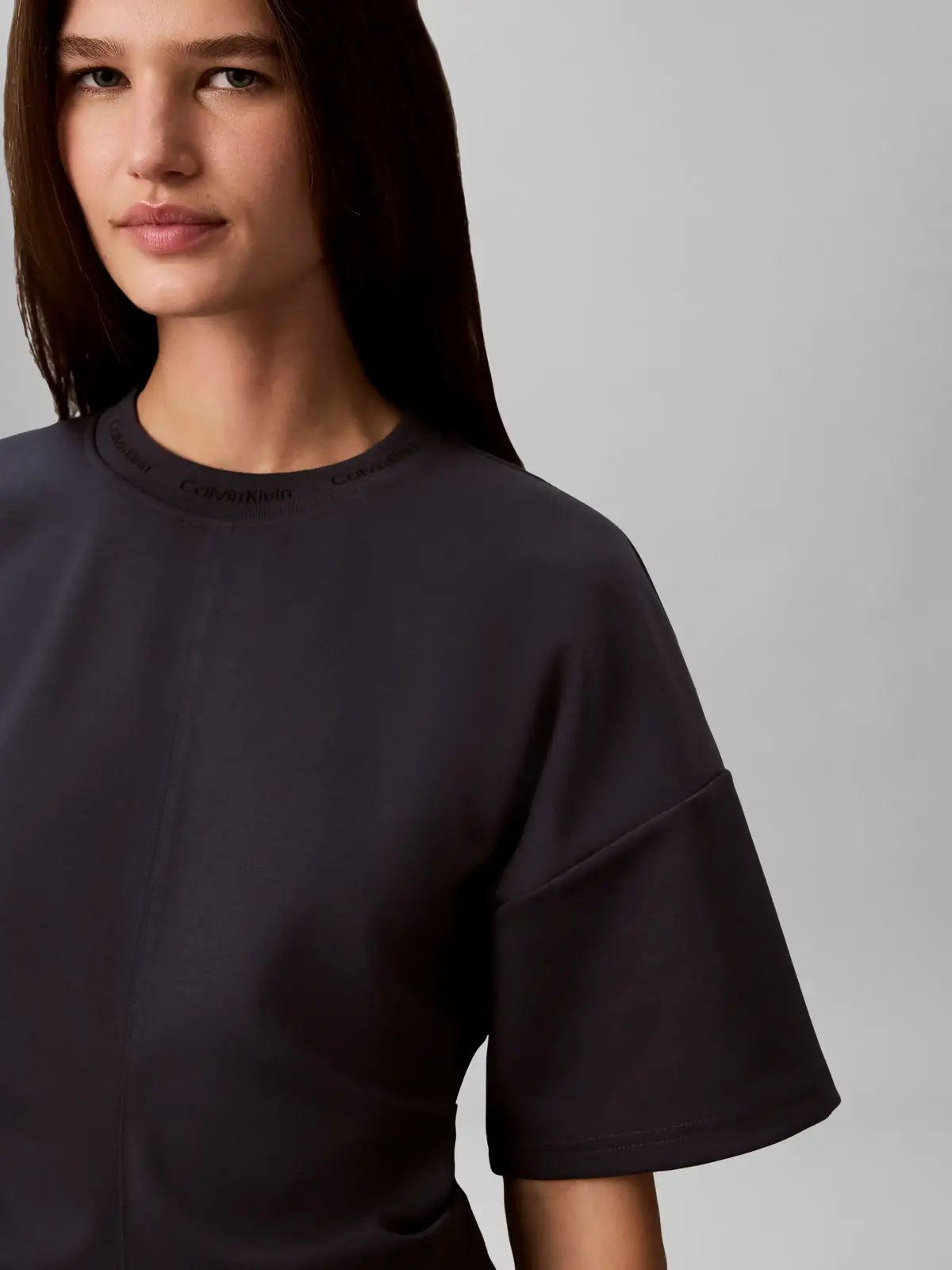 SS LOGO NECK DETAIL, CGE
