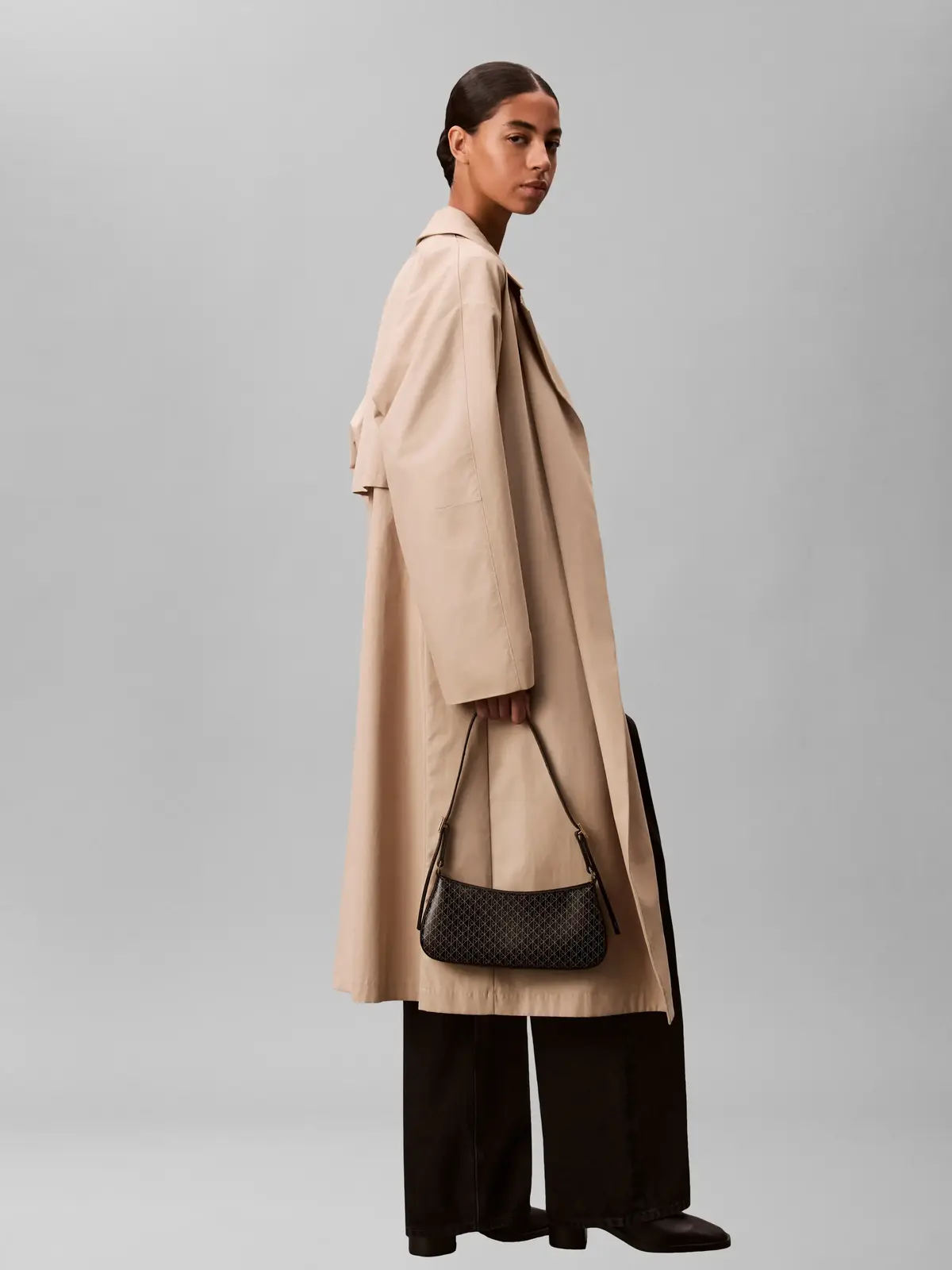 Calvin Klein EMBLEM AOP SMALL SHO Siyah Kadın Logolu Ayarlanabilir Askılı Çanta