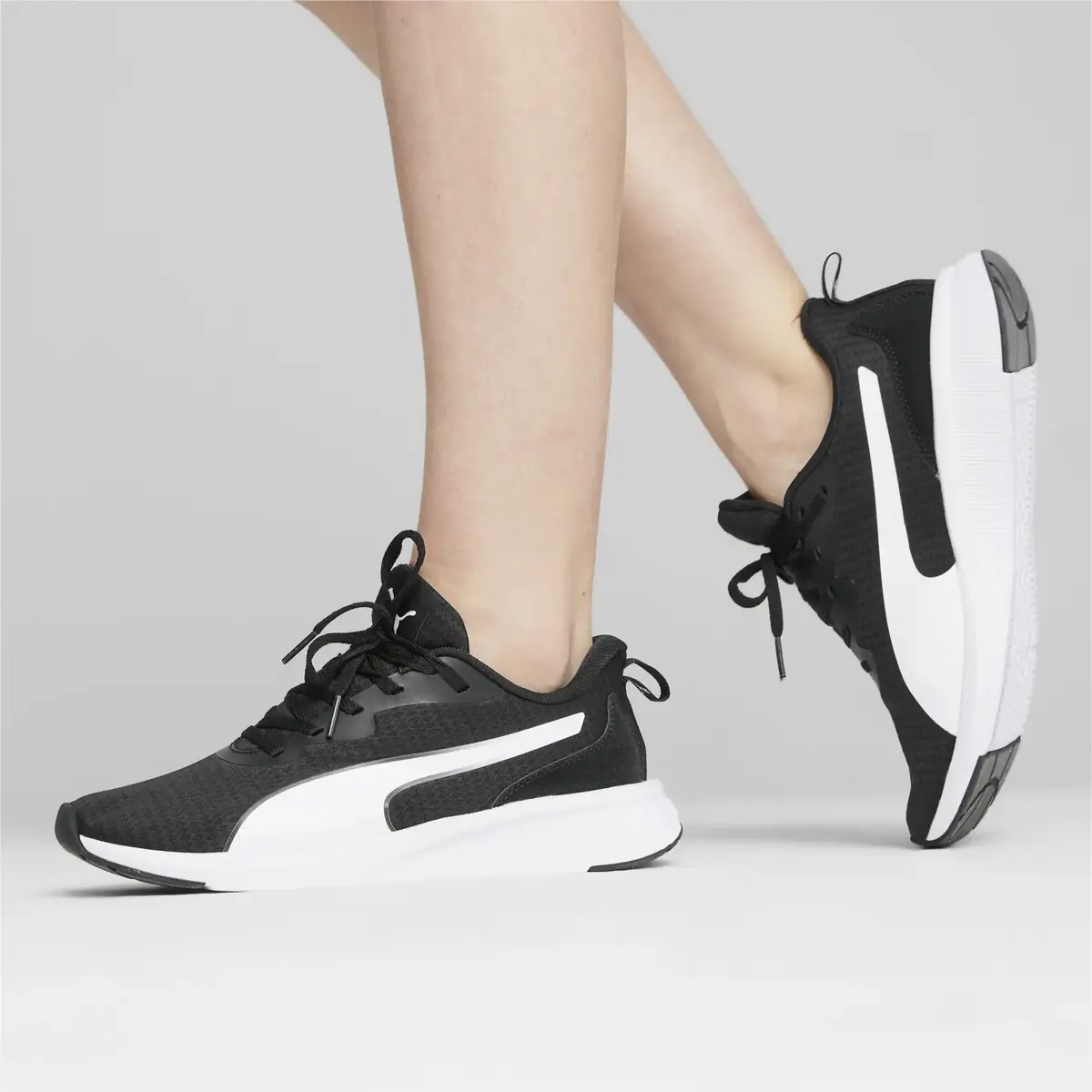 Puma Flyer Lite Siyah Erkek Yürüyüş ve Koşu Ayakkabısı